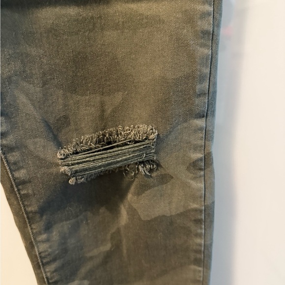American Eagle Outfitters Camo Jeans - Picture 3 of 6